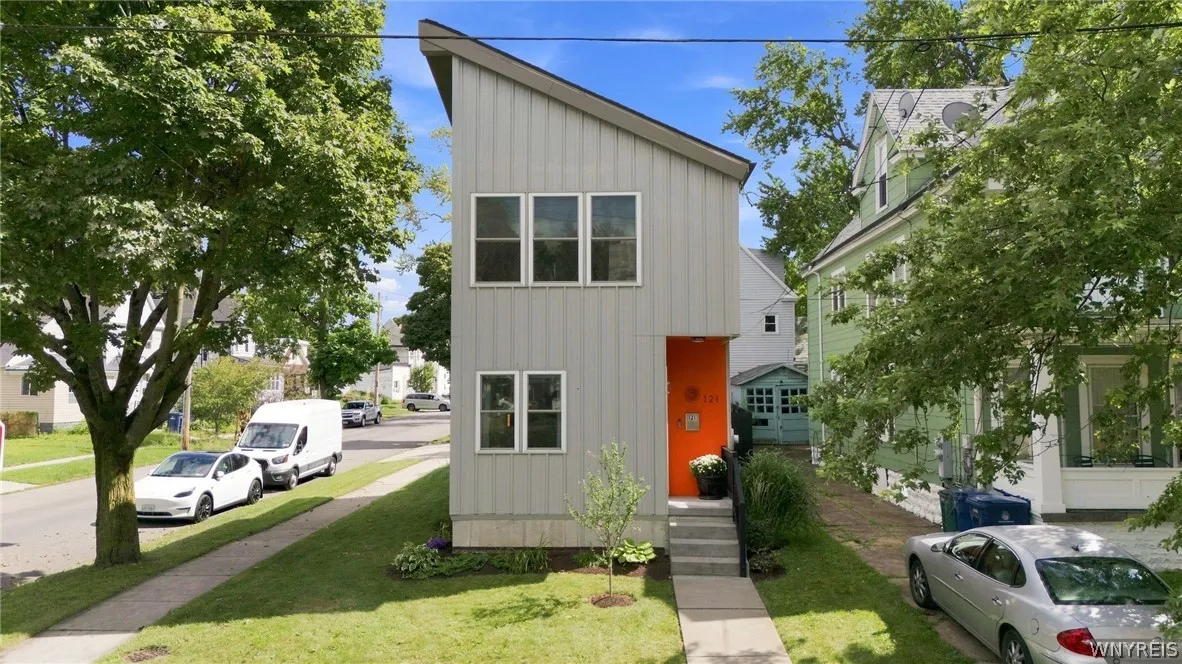 121 School Street, Buffalo, New York 14213, Buffalo, New York 14213, 2 Bedroom Bedrooms, 7 Room Rooms,2 BathroomBathrooms,Residential,For Sale,121 School Street, Buffalo, New York 14213,0,B1713280