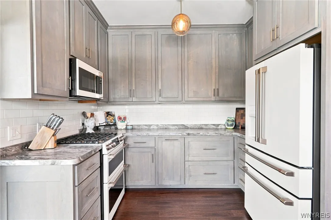 121 School Street, Buffalo, New York 14213, Buffalo, New York 14213, 2 Bedroom Bedrooms, 7 Room Rooms,2 BathroomBathrooms,Residential,For Sale,121 School Street, Buffalo, New York 14213,0,B1713280