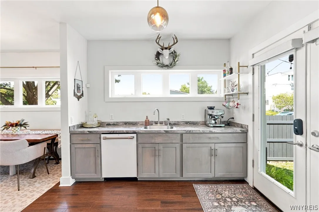 121 School Street, Buffalo, New York 14213, Buffalo, New York 14213, 2 Bedroom Bedrooms, 7 Room Rooms,2 BathroomBathrooms,Residential,For Sale,121 School Street, Buffalo, New York 14213,0,B1713280