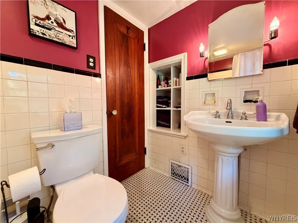 4468 Littlepine Road, Hamburg, New York 14075, Hamburg, New York 14075, 3 Bedroom Bedrooms, 7 Room Rooms,2 BathroomBathrooms,Residential,For Sale,4468 Littlepine Road, Hamburg, New York 14075,0,B1713357