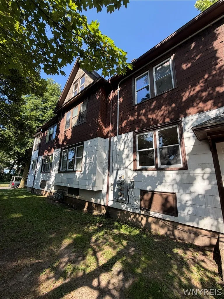 33 Tyler Street, Buffalo, New York 14214, Buffalo, New York 14214, 12 Bedroom Bedrooms, ,3 BathroomBathrooms,Residential,For Sale,33 Tyler Street, Buffalo, New York 14214,0,B1712497
