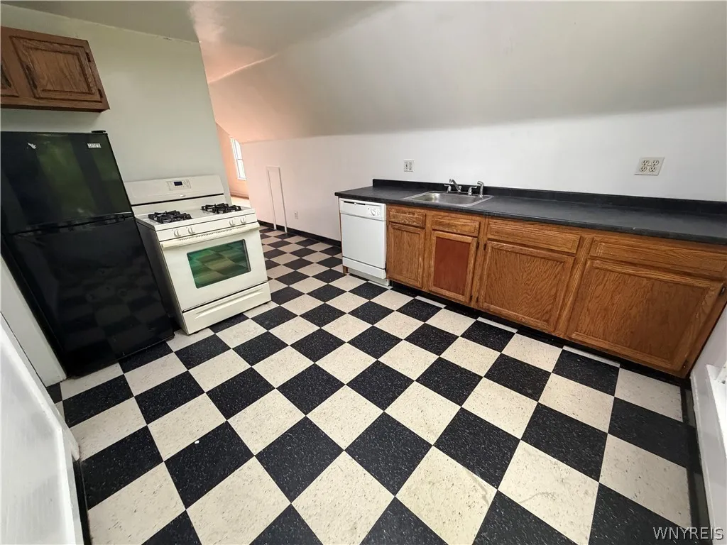 33 Tyler Street, Buffalo, New York 14214, Buffalo, New York 14214, 12 Bedroom Bedrooms, ,3 BathroomBathrooms,Residential,For Sale,33 Tyler Street, Buffalo, New York 14214,0,B1712497