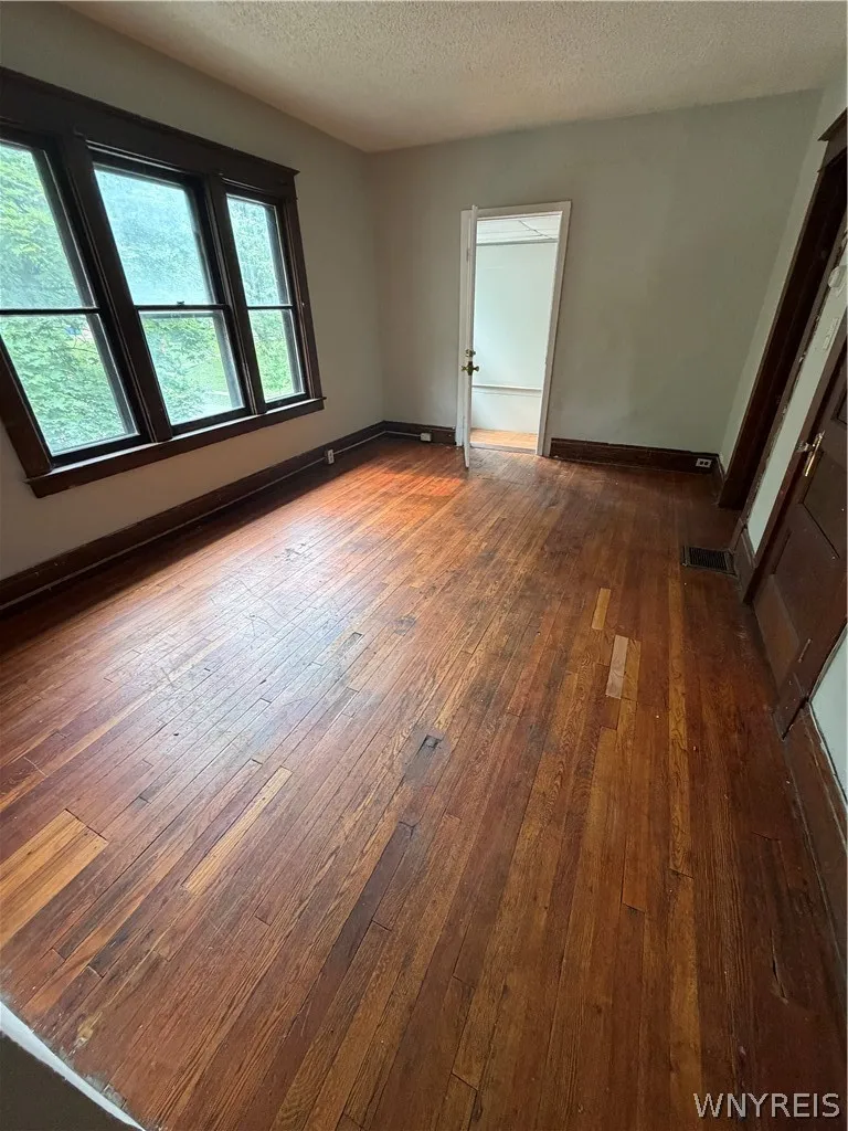 33 Tyler Street, Buffalo, New York 14214, Buffalo, New York 14214, 12 Bedroom Bedrooms, ,3 BathroomBathrooms,Residential,For Sale,33 Tyler Street, Buffalo, New York 14214,0,B1712497