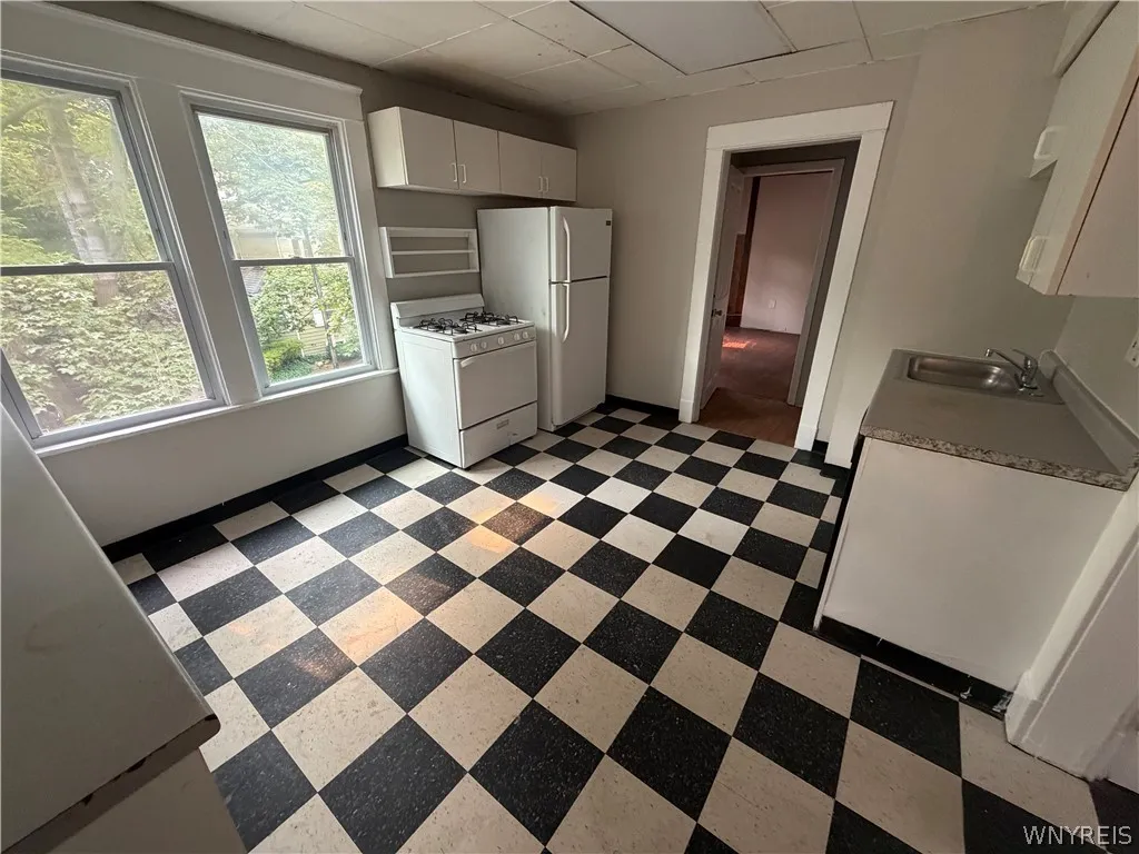 33 Tyler Street, Buffalo, New York 14214, Buffalo, New York 14214, 12 Bedroom Bedrooms, ,3 BathroomBathrooms,Residential,For Sale,33 Tyler Street, Buffalo, New York 14214,0,B1712497