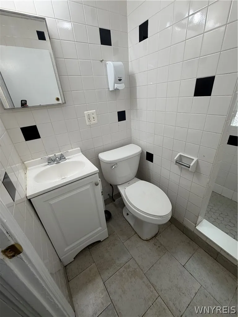 33 Tyler Street, Buffalo, New York 14214, Buffalo, New York 14214, 12 Bedroom Bedrooms, ,3 BathroomBathrooms,Residential,For Sale,33 Tyler Street, Buffalo, New York 14214,0,B1712497