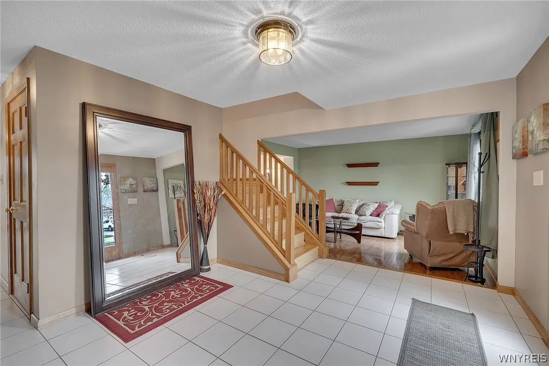 83 Meadowdale Lane, West Seneca, New York 14224, West Seneca, New York 14224, 4 Bedroom Bedrooms, 10 Room Rooms,2 BathroomBathrooms,Residential,For Sale,83 Meadowdale Lane, West Seneca, New York 14224,0,B1711093