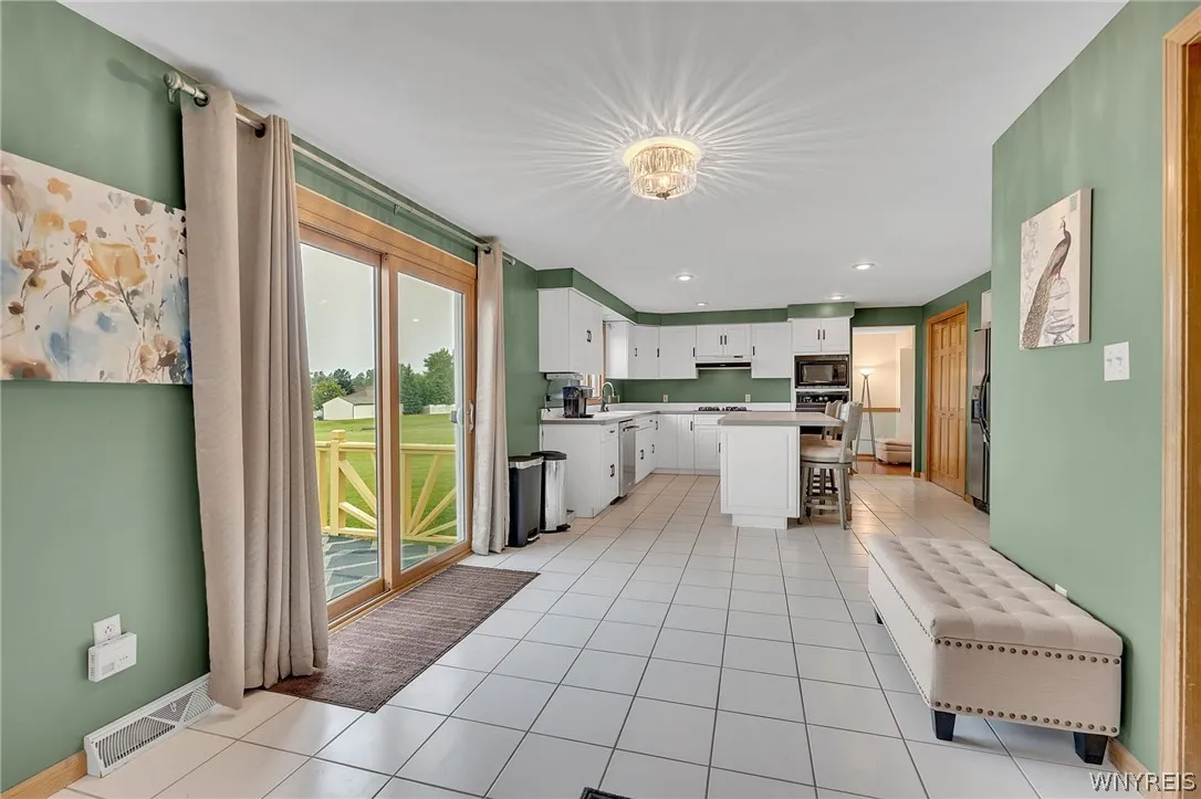 83 Meadowdale Lane, West Seneca, New York 14224, West Seneca, New York 14224, 4 Bedroom Bedrooms, 10 Room Rooms,2 BathroomBathrooms,Residential,For Sale,83 Meadowdale Lane, West Seneca, New York 14224,0,B1711093