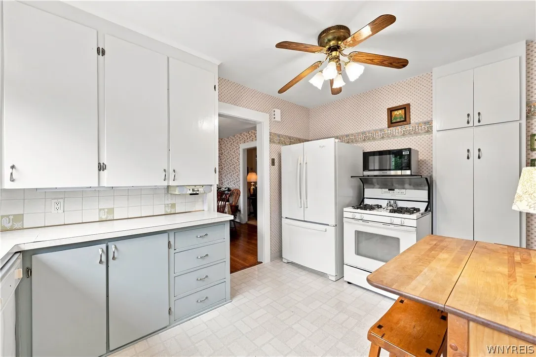 373 Woodbridge Avenue, Buffalo, New York 14214, Buffalo, New York 14214, 3 Bedroom Bedrooms, 8 Room Rooms,1 BathroomBathrooms,Residential,For Sale,373 Woodbridge Avenue, Buffalo, New York 14214,0,B1714125