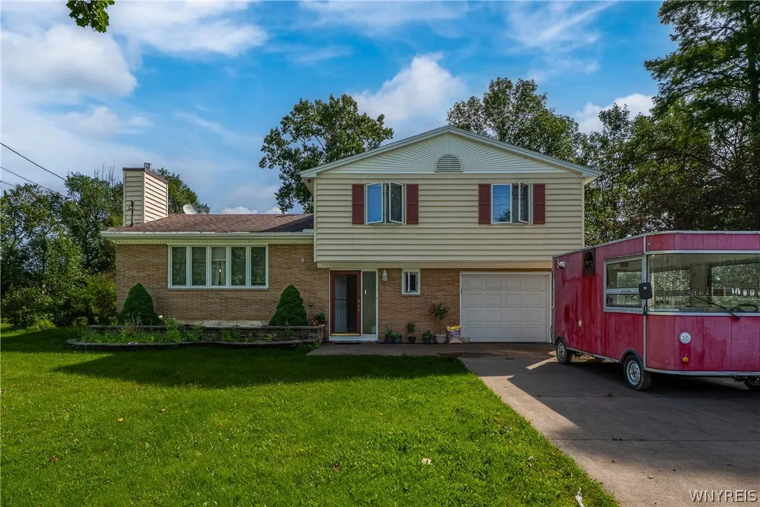 3383 Baseline Road, Grand Island, New York 14072, Grand Island, New York 14072, 3 Bedroom Bedrooms, 8 Room Rooms,1 BathroomBathrooms,Residential,For Sale,3383 Baseline Road, Grand Island, New York 14072,0,B1714453