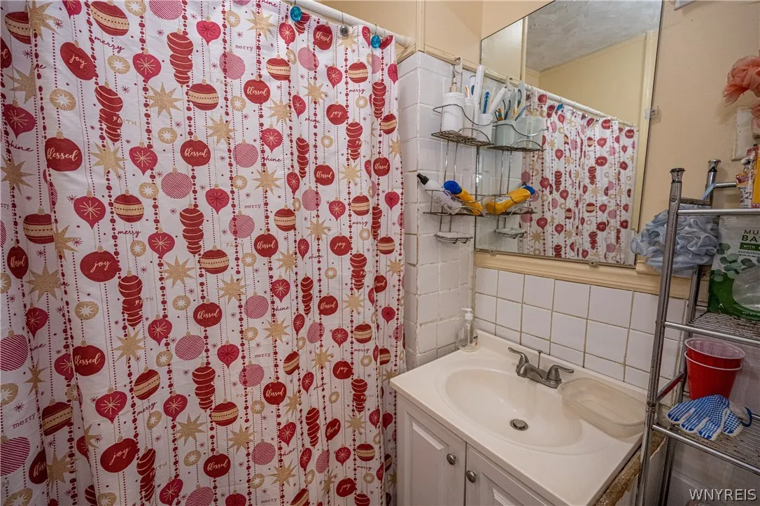 19 Tioga Street, Buffalo, New York 14216, Buffalo, New York 14216, 7 Bedroom Bedrooms, ,2 BathroomBathrooms,Residential,For Sale,19 Tioga Street, Buffalo, New York 14216,0,B1694378