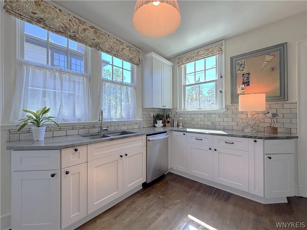 334 Woodbridge Avenue, Buffalo, New York 14214, Buffalo, New York 14214, 4 Bedroom Bedrooms, 10 Room Rooms,2 BathroomBathrooms,Residential,For Sale,334 Woodbridge Avenue, Buffalo, New York 14214,0,B1714403