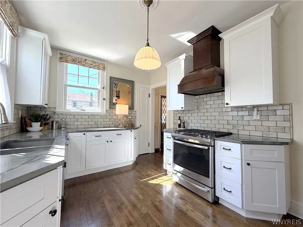 334 Woodbridge Avenue, Buffalo, New York 14214, Buffalo, New York 14214, 4 Bedroom Bedrooms, 10 Room Rooms,2 BathroomBathrooms,Residential,For Sale,334 Woodbridge Avenue, Buffalo, New York 14214,0,B1714403