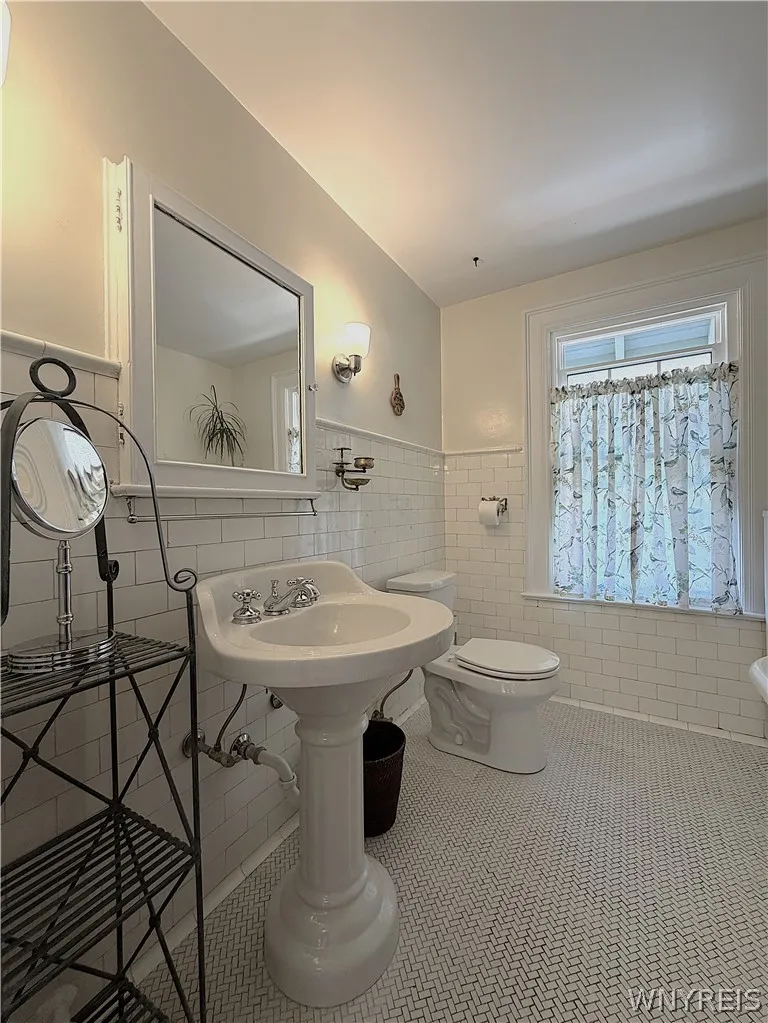334 Woodbridge Avenue, Buffalo, New York 14214, Buffalo, New York 14214, 4 Bedroom Bedrooms, 10 Room Rooms,2 BathroomBathrooms,Residential,For Sale,334 Woodbridge Avenue, Buffalo, New York 14214,0,B1714403
