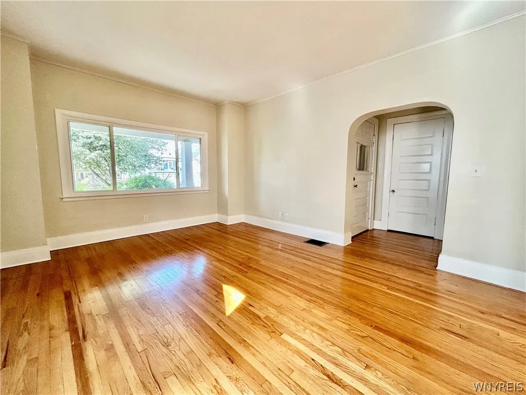 373 Woodward Avenue Lower, Buffalo, New York 14214, Buffalo, New York 14214, 3 Bedroom Bedrooms, 7 Room Rooms,1 BathroomBathrooms,Residential Lease,For Rent,373 Woodward Avenue Lower, Buffalo, New York 14214,0,B1714723