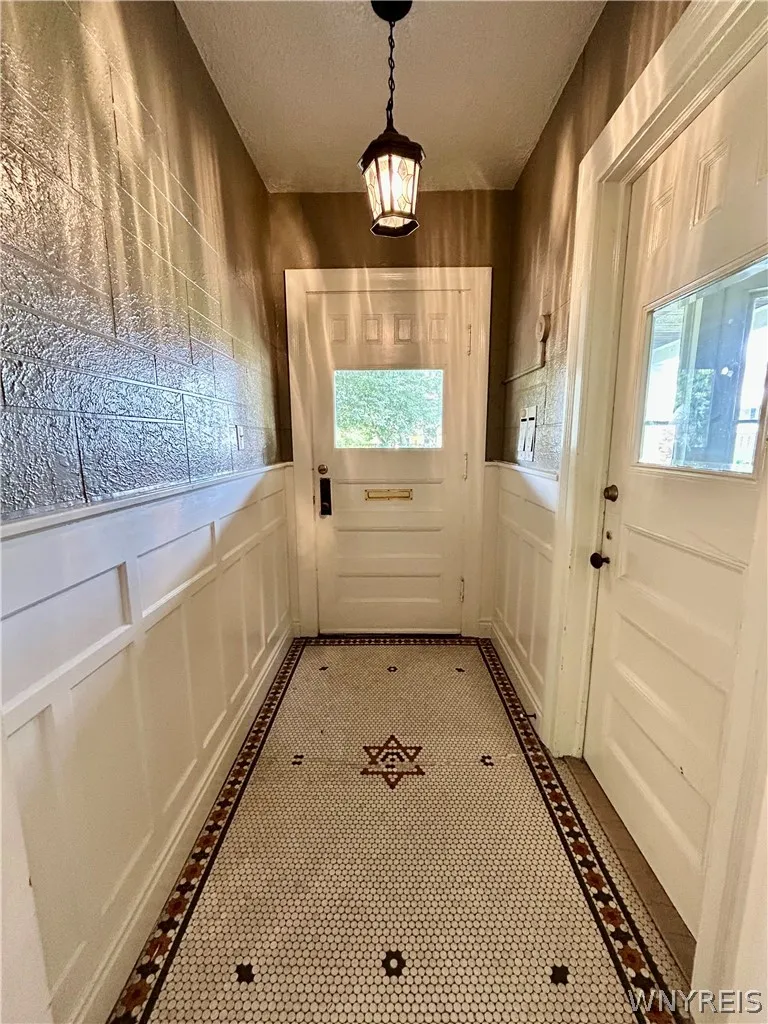 373 Woodward Avenue Lower, Buffalo, New York 14214, Buffalo, New York 14214, 3 Bedroom Bedrooms, 7 Room Rooms,1 BathroomBathrooms,Residential Lease,For Rent,373 Woodward Avenue Lower, Buffalo, New York 14214,0,B1714723