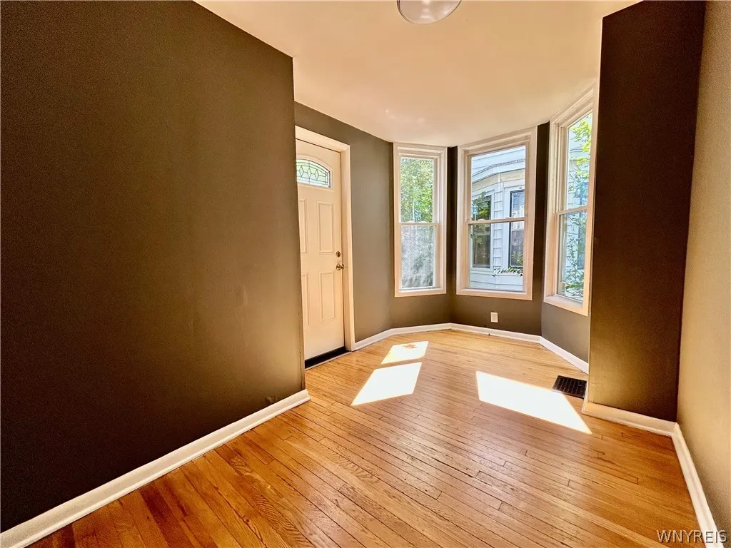 373 Woodward Avenue Lower, Buffalo, New York 14214, Buffalo, New York 14214, 3 Bedroom Bedrooms, 7 Room Rooms,1 BathroomBathrooms,Residential Lease,For Rent,373 Woodward Avenue Lower, Buffalo, New York 14214,0,B1714723