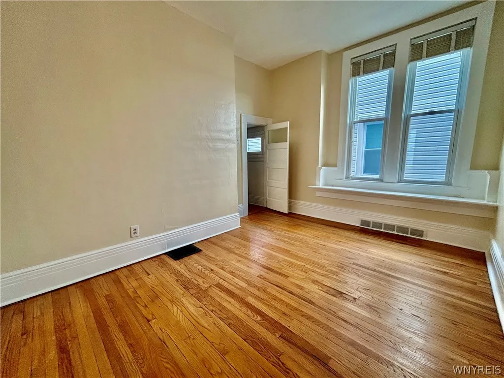 373 Woodward Avenue Lower, Buffalo, New York 14214, Buffalo, New York 14214, 3 Bedroom Bedrooms, 7 Room Rooms,1 BathroomBathrooms,Residential Lease,For Rent,373 Woodward Avenue Lower, Buffalo, New York 14214,0,B1714723