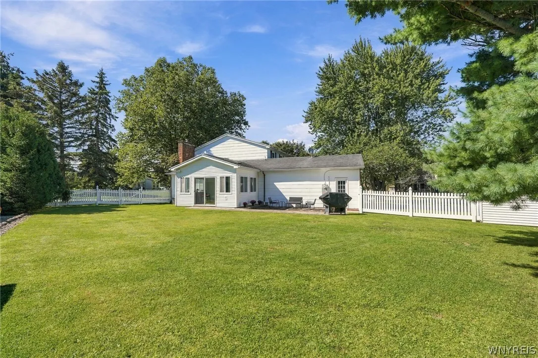 11 Old Orchard Lane, Orchard Park, New York 14127, Orchard Park, New York 14127, 4 Bedroom Bedrooms, 9 Room Rooms,2 BathroomBathrooms,Residential,For Sale,11 Old Orchard Lane, Orchard Park, New York 14127,0,B1714412
