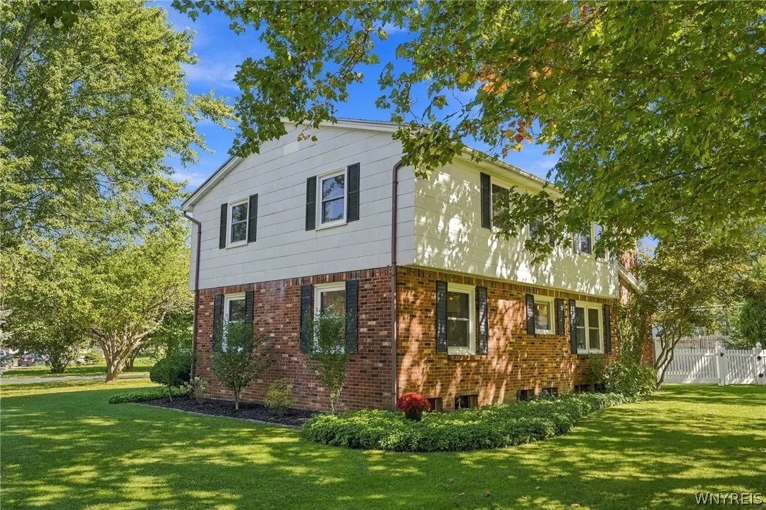 11 Old Orchard Lane, Orchard Park, New York 14127, Orchard Park, New York 14127, 4 Bedroom Bedrooms, 9 Room Rooms,2 BathroomBathrooms,Residential,For Sale,11 Old Orchard Lane, Orchard Park, New York 14127,0,B1714412