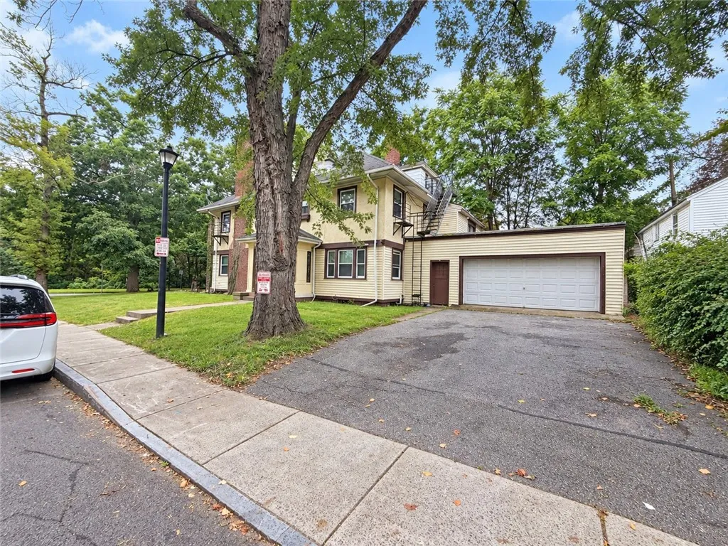 147 Parkdale Terrace, Rochester, New York 14615, Rochester, New York 14615, 2 Bedroom Bedrooms, ,Multi Family,For Sale,147 Parkdale Terrace, Rochester, New York 14615,0,R1711015
