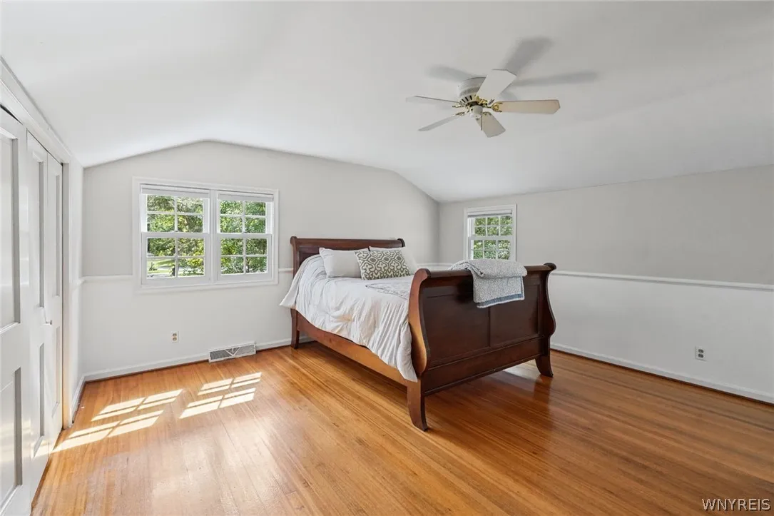 Original primary wth adjacent bath