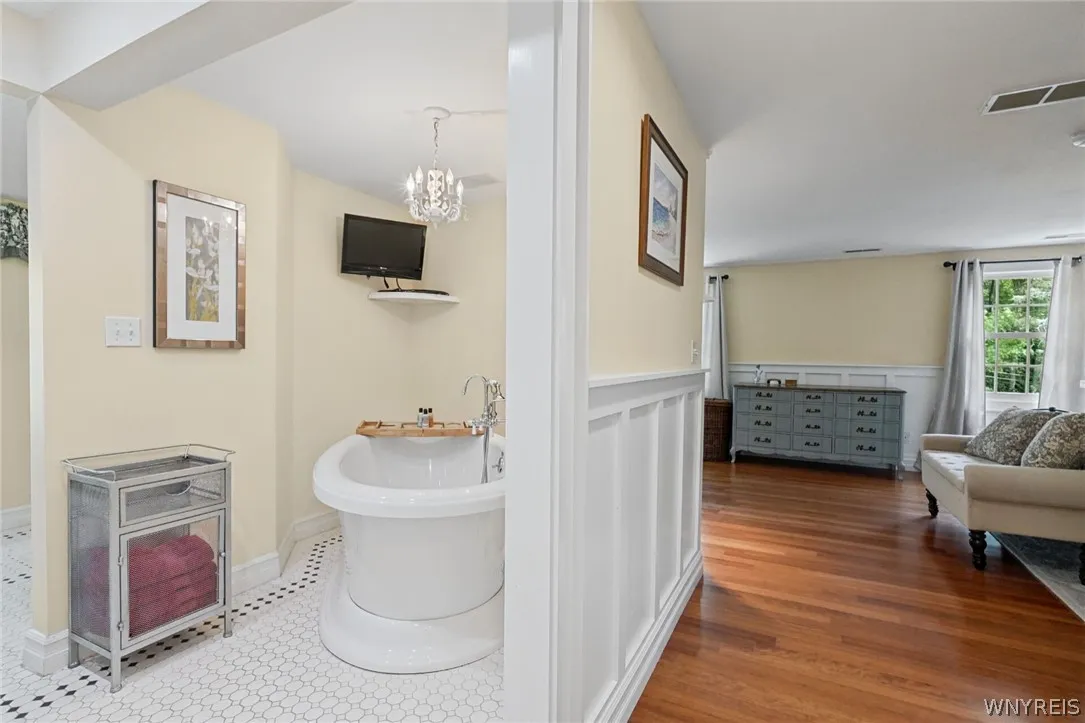 Primary bath
