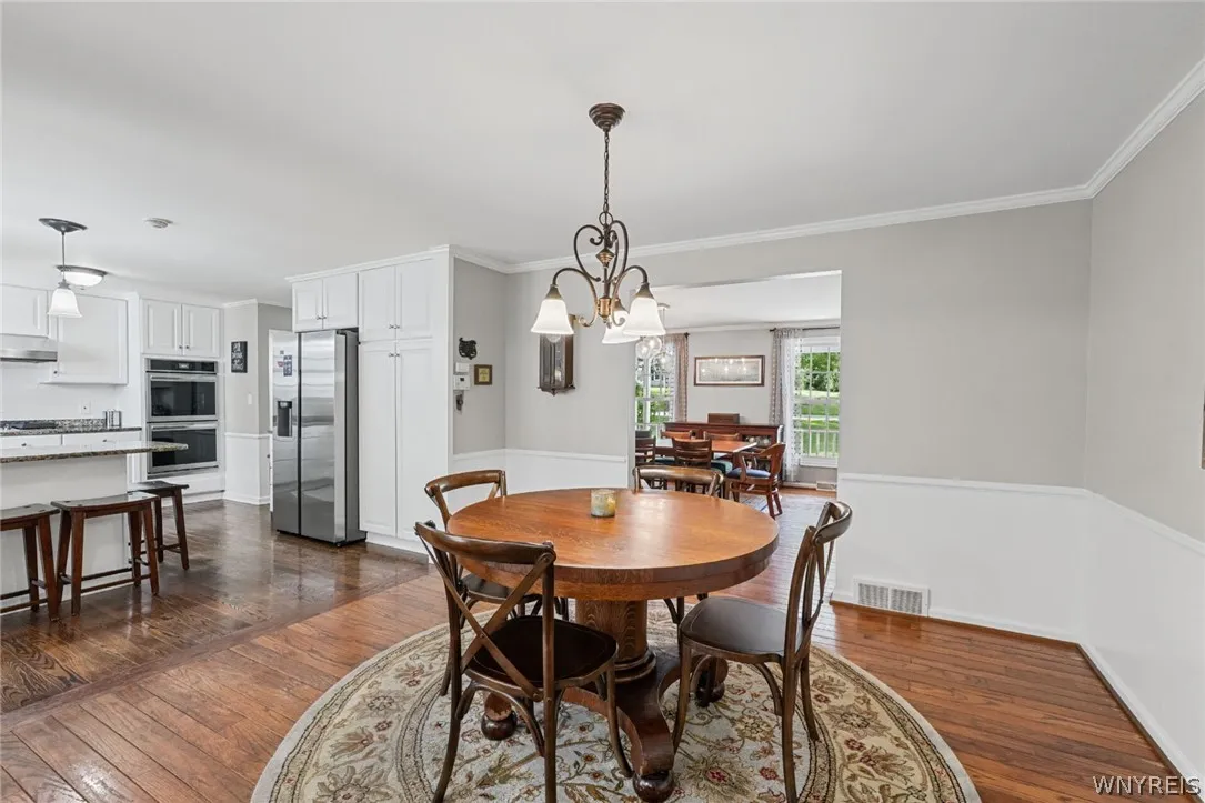Breakfast room