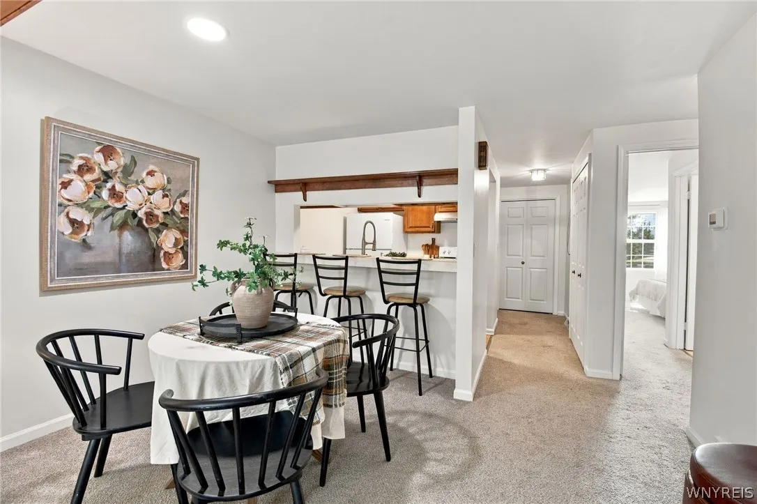 270 Buffalo Road 22, Aurora, New York 14052, Aurora, New York 14052, 2 Bedroom Bedrooms, 6 Room Rooms,2 BathroomBathrooms,Residential,For Sale,270 Buffalo Road 22, Aurora, New York 14052,0,B1714539