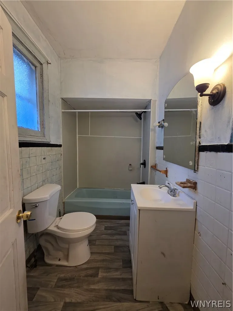 301 Peach Street, Buffalo, New York 14204, Buffalo, New York 14204, 3 Bedroom Bedrooms, 6 Room Rooms,1 BathroomBathrooms,Residential,For Sale,301 Peach Street, Buffalo, New York 14204,0,B1715029