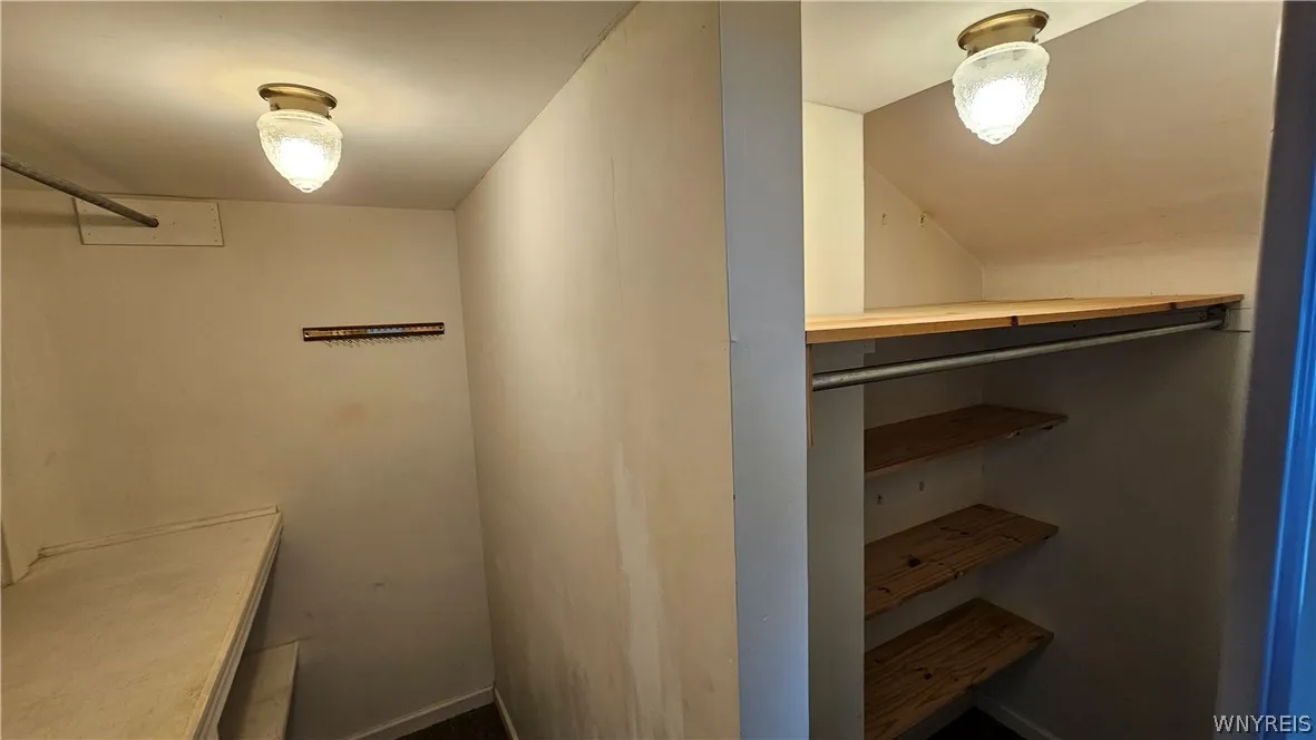 Walk-in closet in bedroom 1