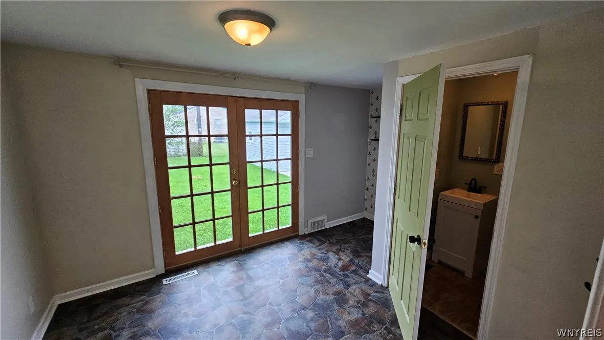 Bonus room and half-bathroom on first floor