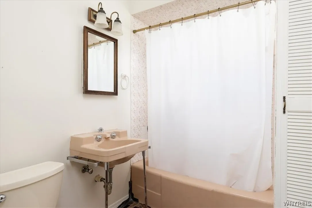 105 Wallace Avenue, Buffalo, New York 14214, Buffalo, New York 14214, 6 Bedroom Bedrooms, ,2 BathroomBathrooms,Residential,For Sale,105 Wallace Avenue, Buffalo, New York 14214,0,B1713683