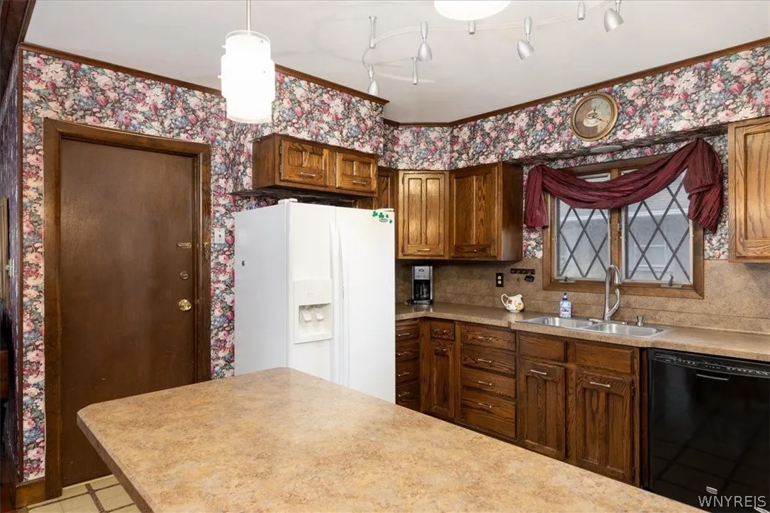 105 Wallace Avenue, Buffalo, New York 14214, Buffalo, New York 14214, 6 Bedroom Bedrooms, ,2 BathroomBathrooms,Residential,For Sale,105 Wallace Avenue, Buffalo, New York 14214,0,B1713683