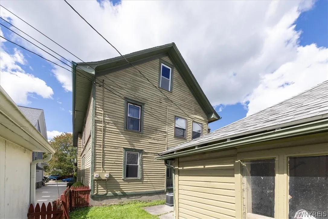 105 Wallace Avenue, Buffalo, New York 14214, Buffalo, New York 14214, 6 Bedroom Bedrooms, ,2 BathroomBathrooms,Residential,For Sale,105 Wallace Avenue, Buffalo, New York 14214,0,B1713683
