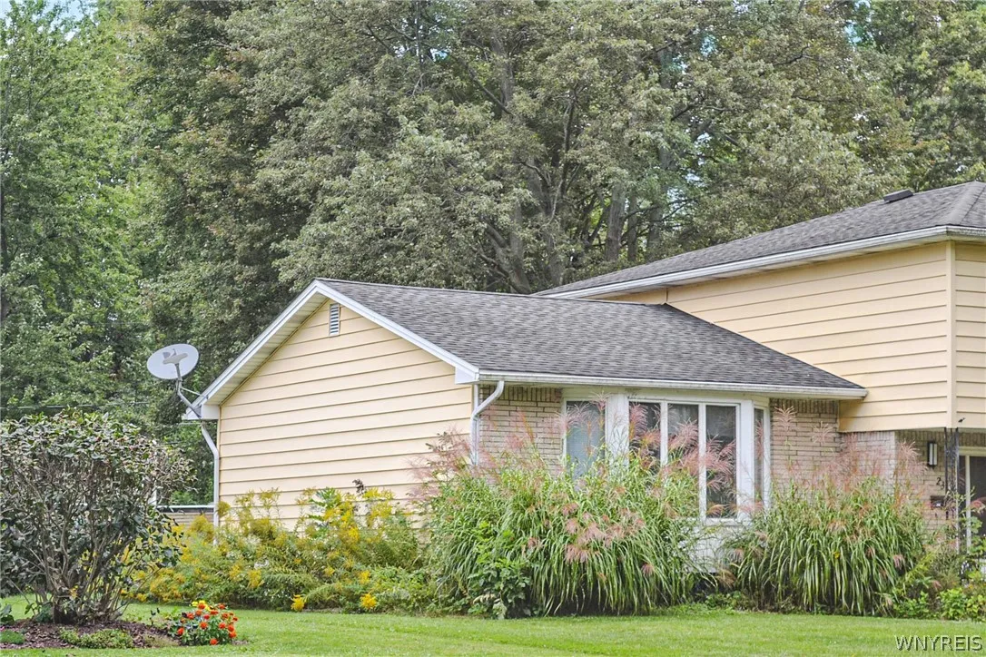 23 Burgundy, Amherst, New York 14228, Amherst, New York 14228, 4 Bedroom Bedrooms, 9 Room Rooms,1 BathroomBathrooms,Residential,For Sale,23 Burgundy, Amherst, New York 14228,0,B1715141