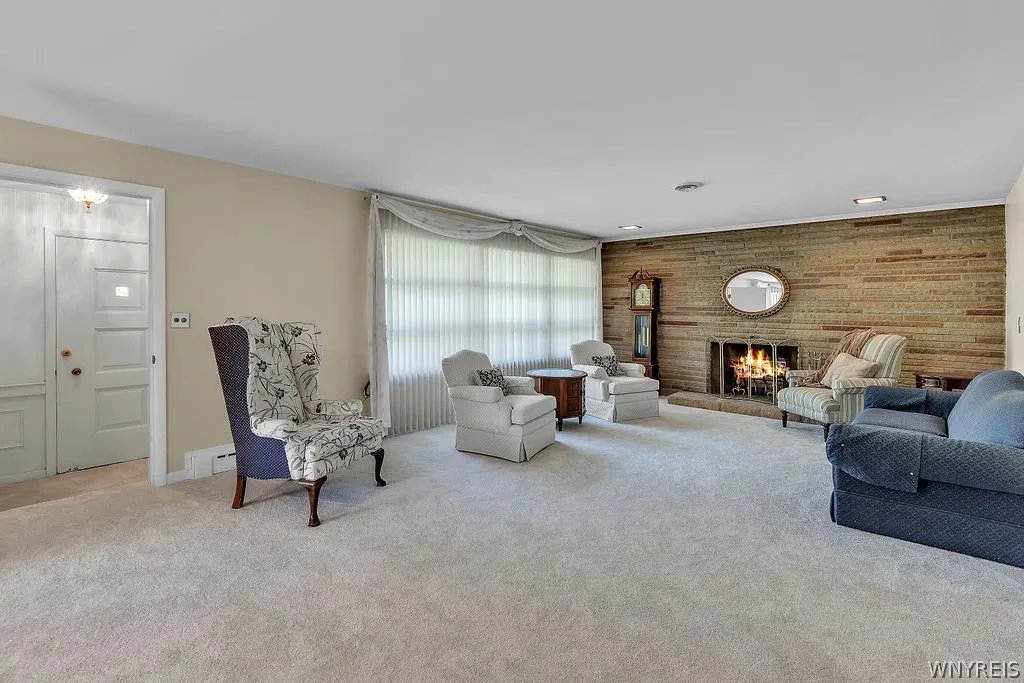 Living room w/WBFP