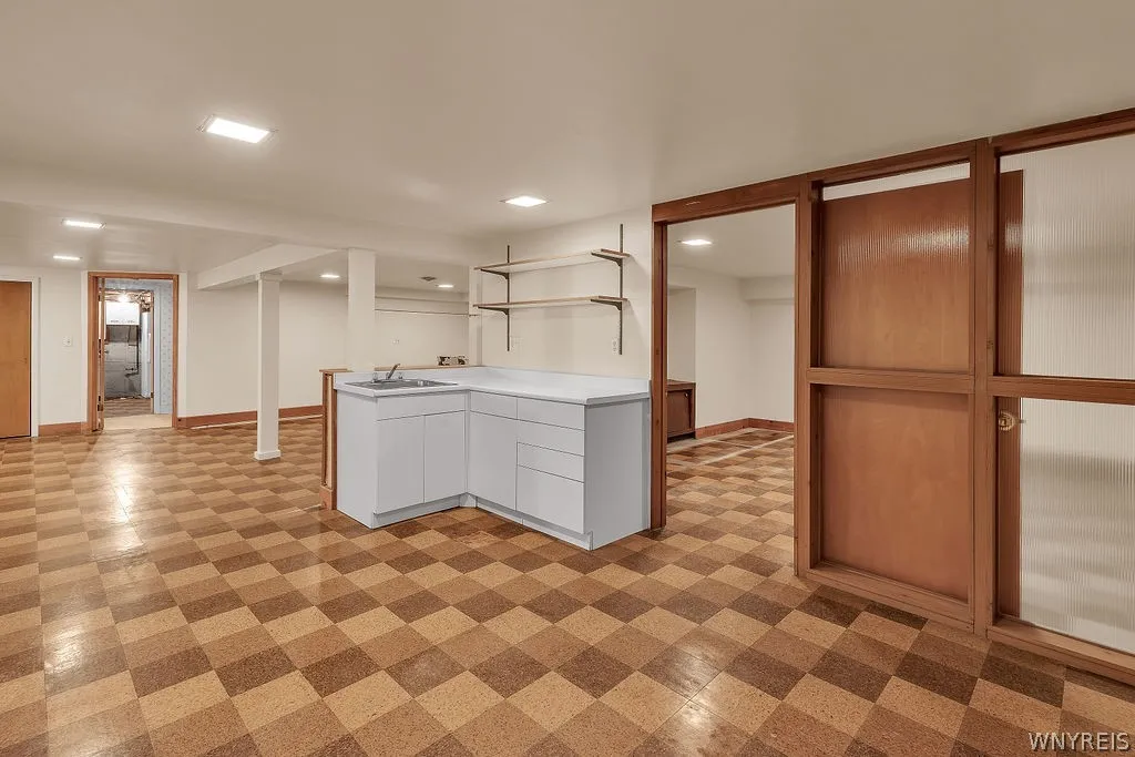 Additional cabinets & sink