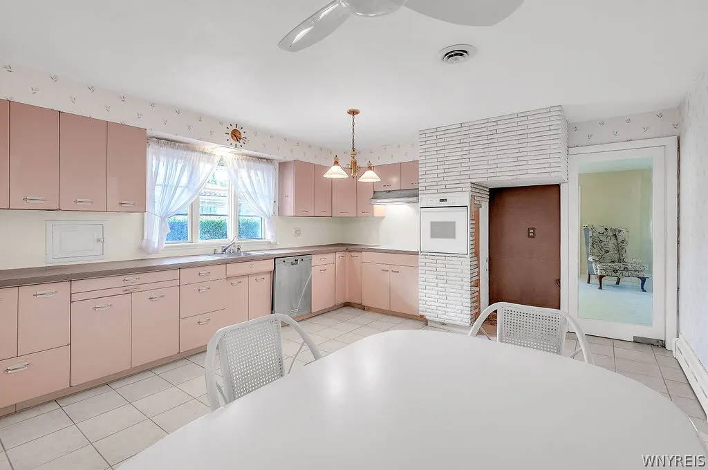Eat in kitchen