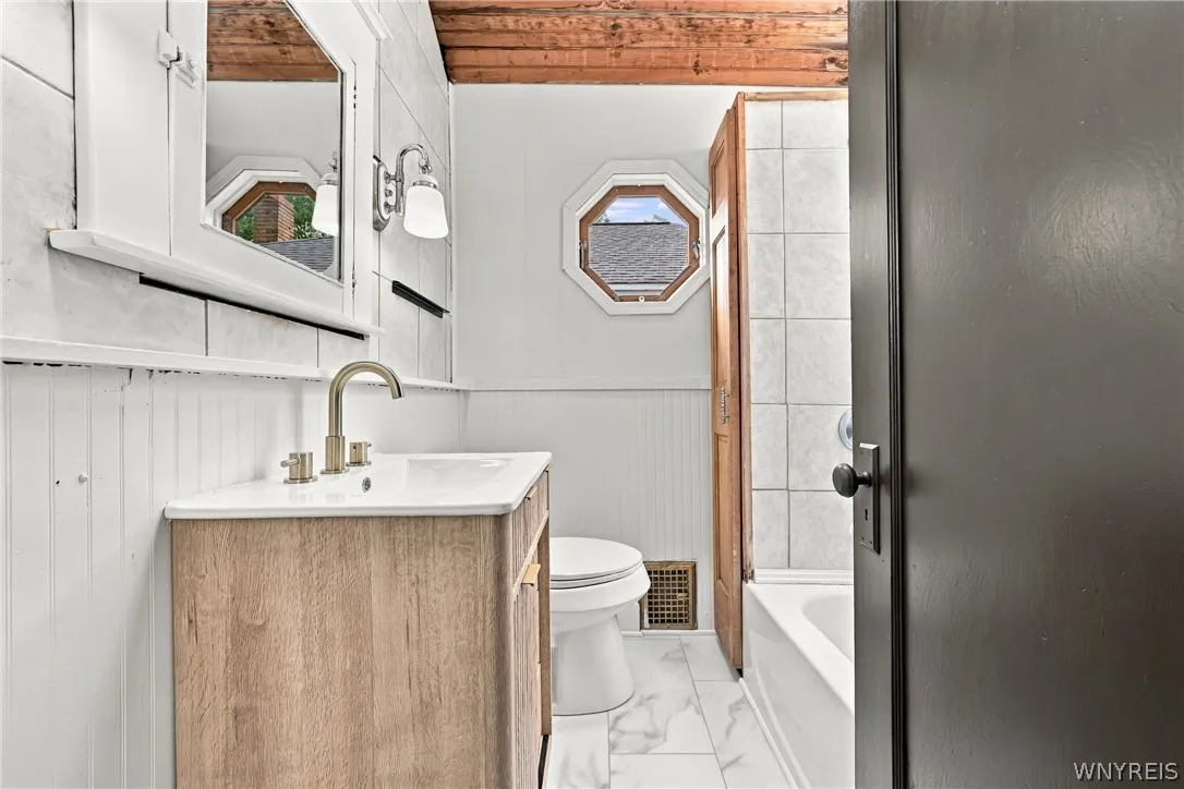 127 West Northrup Place N, Buffalo, New York 14214, Buffalo, New York 14214, 5 Bedroom Bedrooms, 8 Room Rooms,2 BathroomBathrooms,Residential,For Sale,127 West Northrup Place N, Buffalo, New York 14214,0,B1715367