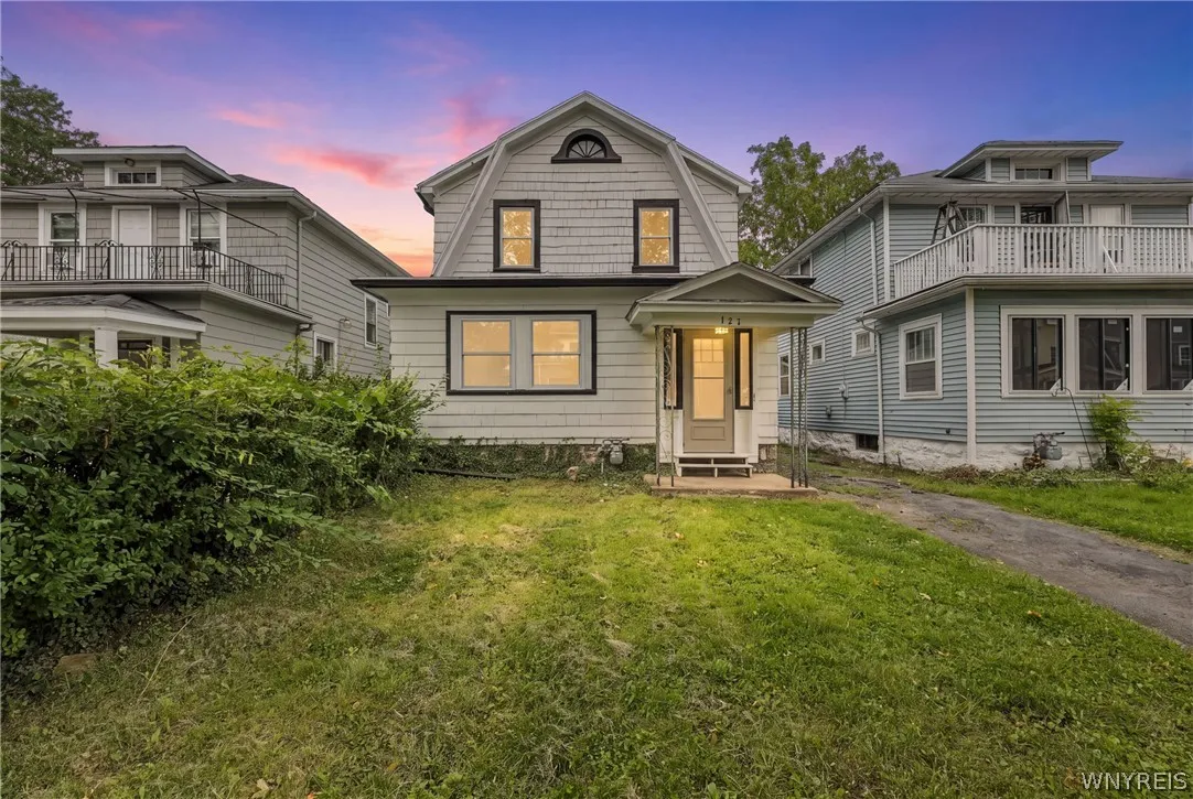 127 West Northrup Place N, Buffalo, New York 14214, Buffalo, New York 14214, 5 Bedroom Bedrooms, 8 Room Rooms,2 BathroomBathrooms,Residential,For Sale,127 West Northrup Place N, Buffalo, New York 14214,0,B1715367