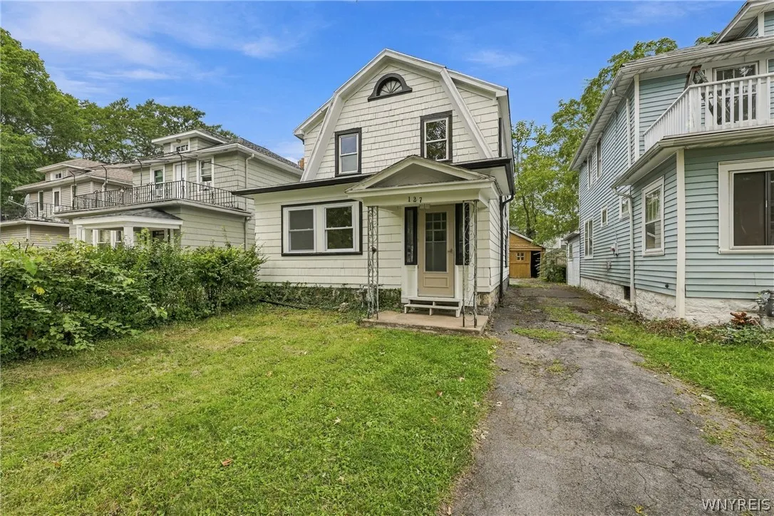 127 West Northrup Place N, Buffalo, New York 14214, Buffalo, New York 14214, 5 Bedroom Bedrooms, 8 Room Rooms,2 BathroomBathrooms,Residential,For Sale,127 West Northrup Place N, Buffalo, New York 14214,0,B1715367