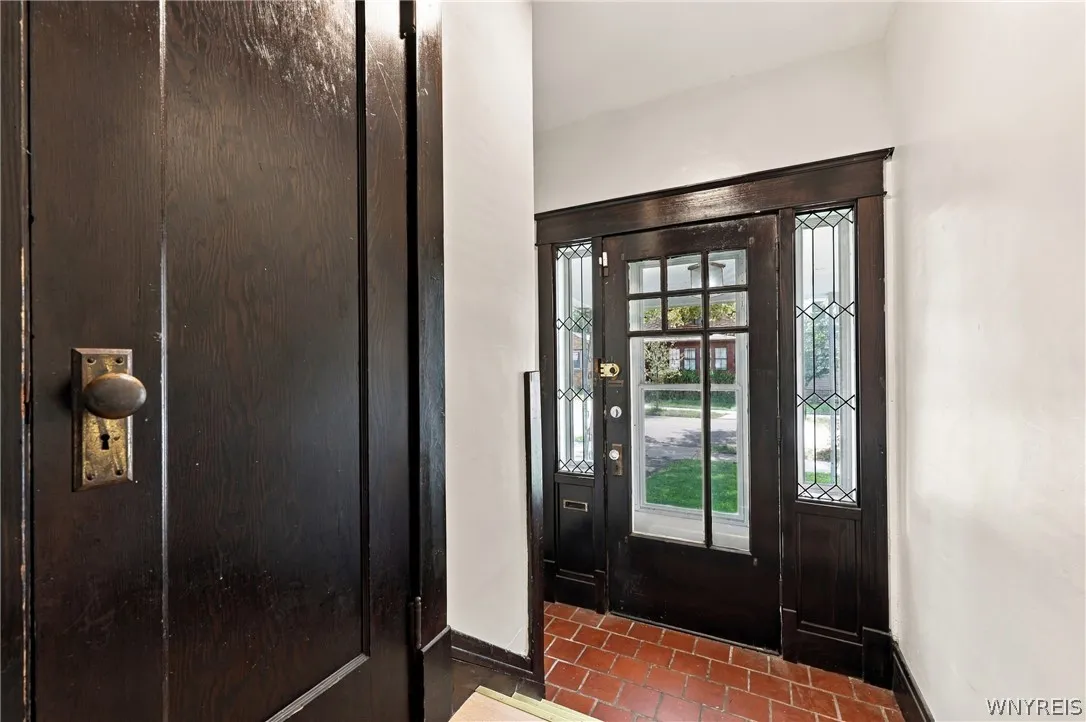127 West Northrup Place N, Buffalo, New York 14214, Buffalo, New York 14214, 5 Bedroom Bedrooms, 8 Room Rooms,2 BathroomBathrooms,Residential,For Sale,127 West Northrup Place N, Buffalo, New York 14214,0,B1715367