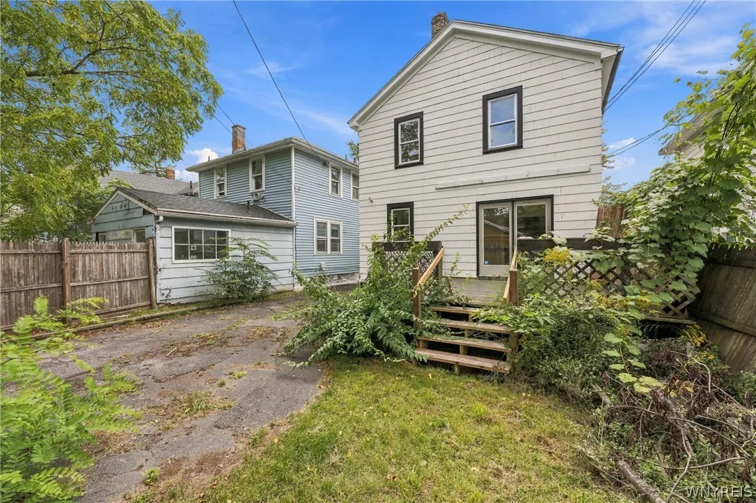127 West Northrup Place N, Buffalo, New York 14214, Buffalo, New York 14214, 5 Bedroom Bedrooms, 8 Room Rooms,2 BathroomBathrooms,Residential,For Sale,127 West Northrup Place N, Buffalo, New York 14214,0,B1715367