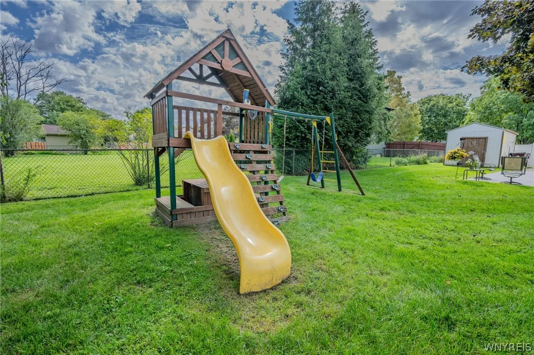 6104 Berkley Drive, Orchard Park, New York 14127, Orchard Park, New York 14127, 4 Bedroom Bedrooms, 8 Room Rooms,3 BathroomBathrooms,Residential,For Sale,6104 Berkley Drive, Orchard Park, New York 14127,0,B1714865