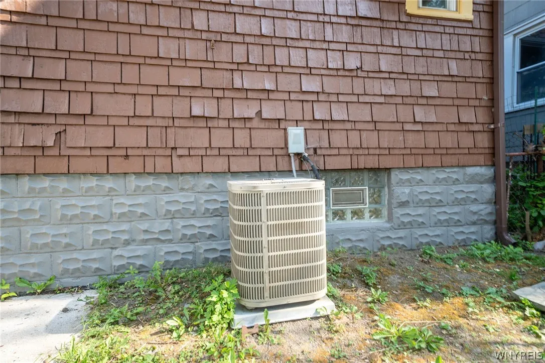 23 Aldrich Place, Buffalo, New York 14220, Buffalo, New York 14220, 4 Bedroom Bedrooms, 7 Room Rooms,2 BathroomBathrooms,Residential Lease,For Rent,23 Aldrich Place, Buffalo, New York 14220,0,B1715729