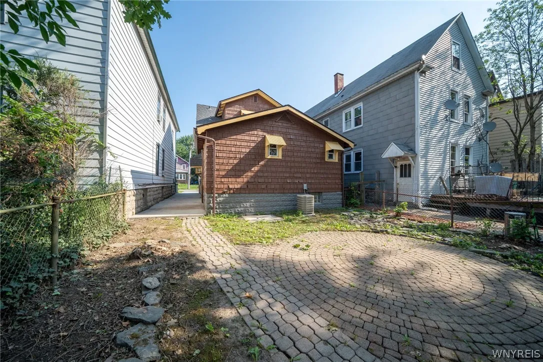 23 Aldrich Place, Buffalo, New York 14220, Buffalo, New York 14220, 4 Bedroom Bedrooms, 7 Room Rooms,2 BathroomBathrooms,Residential Lease,For Rent,23 Aldrich Place, Buffalo, New York 14220,0,B1715729