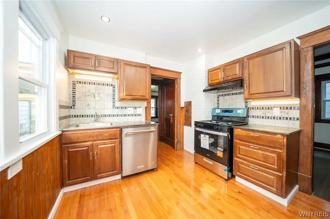 23 Aldrich Place, Buffalo, New York 14220, Buffalo, New York 14220, 4 Bedroom Bedrooms, 7 Room Rooms,2 BathroomBathrooms,Residential Lease,For Rent,23 Aldrich Place, Buffalo, New York 14220,0,B1715729