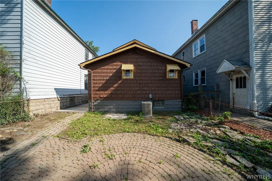 23 Aldrich Place, Buffalo, New York 14220, Buffalo, New York 14220, 4 Bedroom Bedrooms, 7 Room Rooms,2 BathroomBathrooms,Residential Lease,For Rent,23 Aldrich Place, Buffalo, New York 14220,0,B1715729