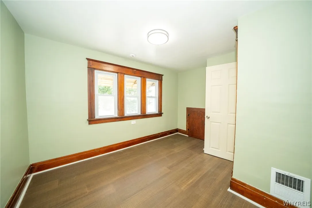 23 Aldrich Place, Buffalo, New York 14220, Buffalo, New York 14220, 4 Bedroom Bedrooms, 7 Room Rooms,2 BathroomBathrooms,Residential Lease,For Rent,23 Aldrich Place, Buffalo, New York 14220,0,B1715729