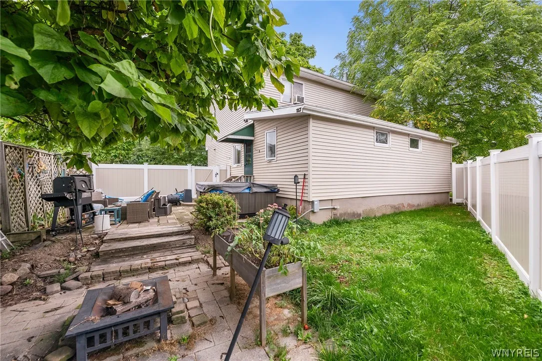 2173 Pleasant Avenue, Hamburg, New York 14085, Hamburg, New York 14085, 4 Bedroom Bedrooms, 7 Room Rooms,2 BathroomBathrooms,Residential,For Sale,2173 Pleasant Avenue, Hamburg, New York 14085,0,B1715978